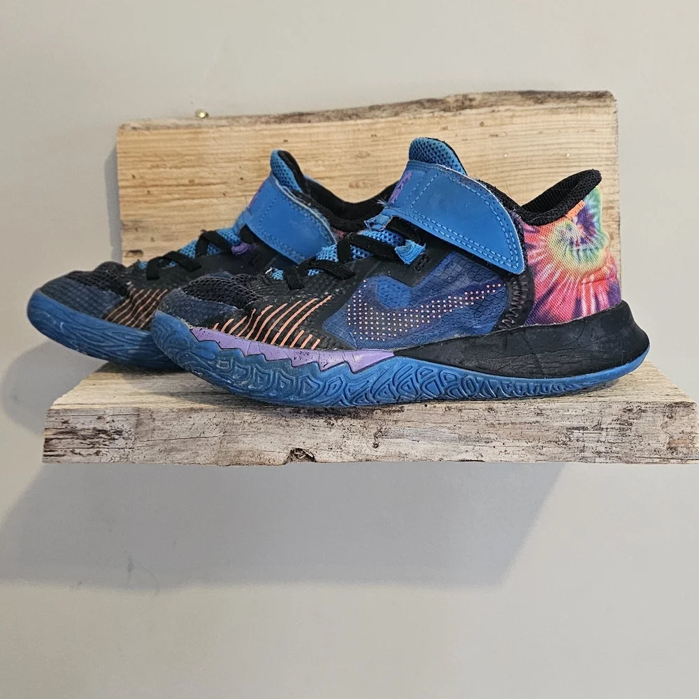 FREE W ANY PURCHASE OVER $8 Nike Kyrie Flytrap 5 Tie Dye Youth Boys Size 1